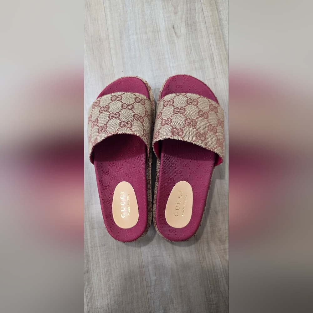 Designer Inspired Women's Beige Monogram Slide Sandals with Deep Pink Footbed